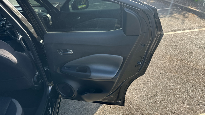 Nissan Juke 1.0 DiG-T N-Connecta 5dr Petrol Hatchback